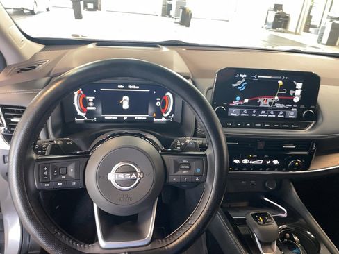 Used 2022 Nissan Rogue Platinum w/ Head-Up Display Package AWD/4WD image 22