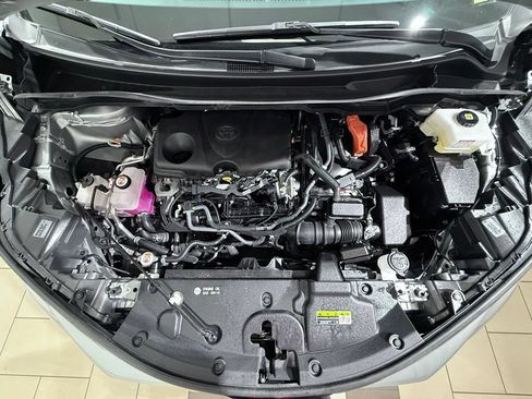 Used 2025 Toyota Sienna XSE w/ XSE Plus Package AWD/4WD image 10