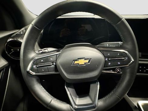 Used 2025 Chevrolet Equinox LT AWD/4WD image 11