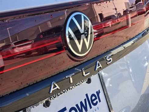 New 2026 Volkswagen Atlas Peak Edition image 7