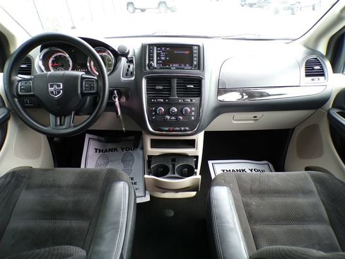 Used 2018 Dodge Grand Caravan SE w/ UConnect Hands-Free Group FWD image 22