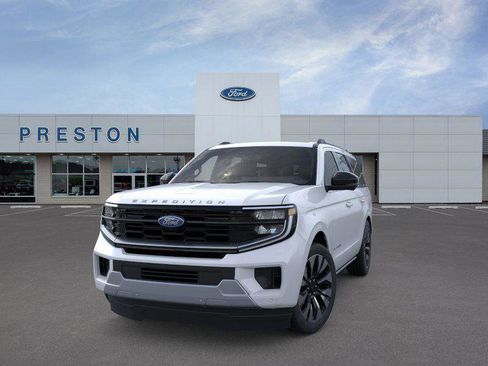 New 2025 Ford Expedition Platinum w/ Driver's Package image 2