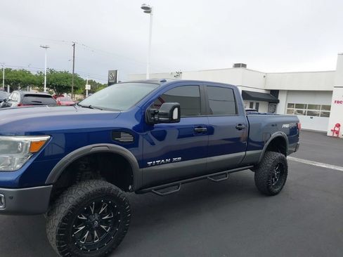 Used 2016 Nissan Titan PRO-4X AWD/4WD image 2