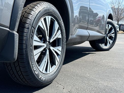 Used 2023 Nissan Rogue SV image 15