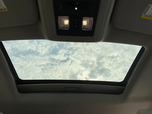 Used 2016 RAM 1500 Laramie w/ Convenience Group image 13