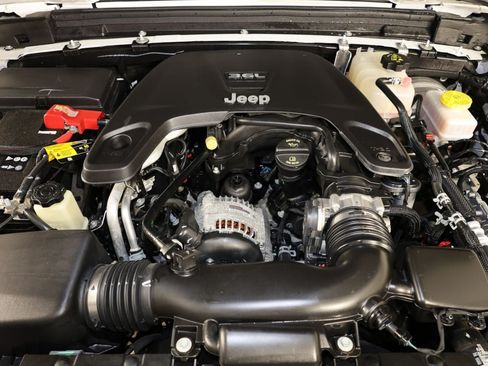 Used 2021 Jeep Wrangler Rubicon AWD/4WD image 36
