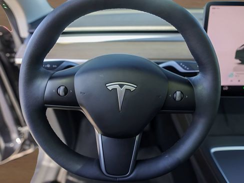 Used 2022 Tesla Model Y Long Range AWD/4WD image 11