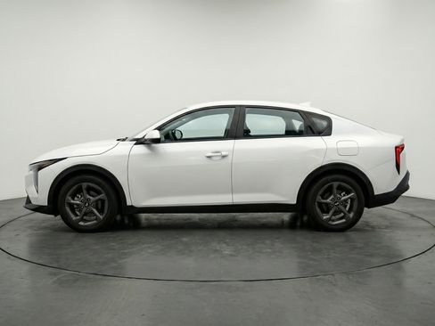 Used 2025 Kia K4 LXS image 5