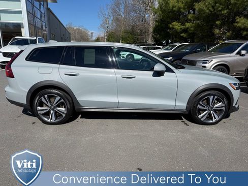 Certified 2025 Volvo V60 B5 Cross Country Plus AWD/4WD image 9