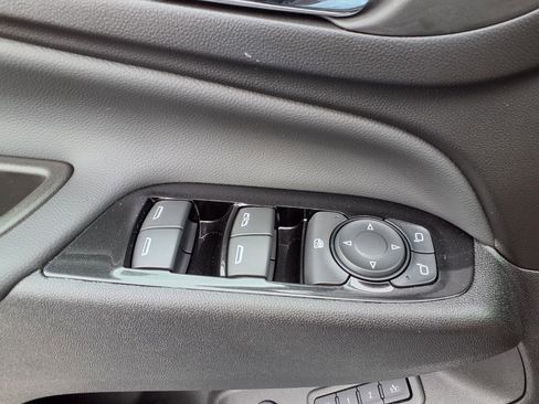 Used 2024 Chevrolet Equinox Premier image 22