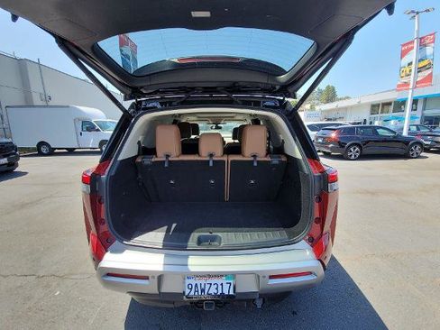 Used 2022 Nissan Pathfinder Platinum FWD image 25