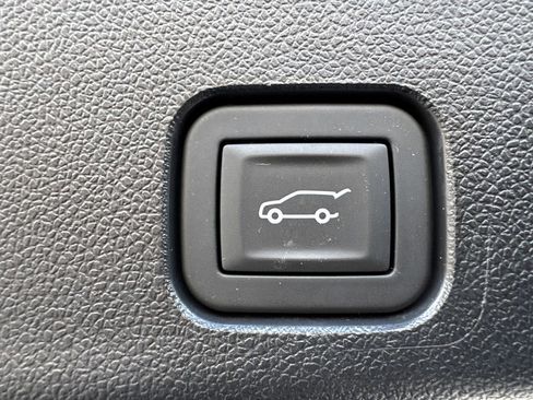 Certified 2025 GMC Acadia Elevation image 19