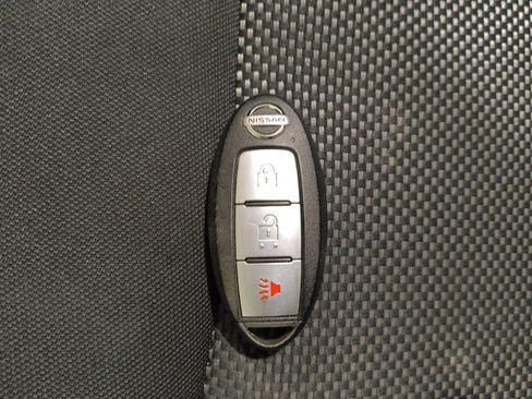 Used 2020 Nissan Pathfinder S AWD/4WD image 32