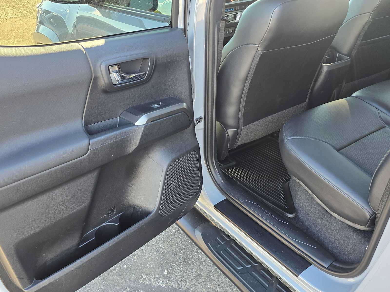 Certified 2019 Toyota Tacoma TRD Sport AWD/4WD image 16