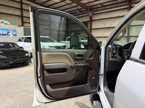 Used 2016 GMC Sierra 2500 Denali w/ Duramax Plus Package AWD/4WD image 10