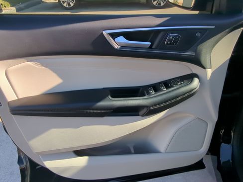 Used 2024 Ford Edge Titanium image 13