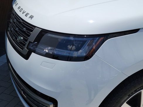 Used 2024 Land Rover Range Rover SE AWD/4WD image 8