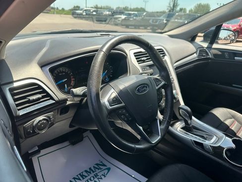Used 2016 Ford Fusion SE w/ Equipment Group 201A AWD/4WD image 2