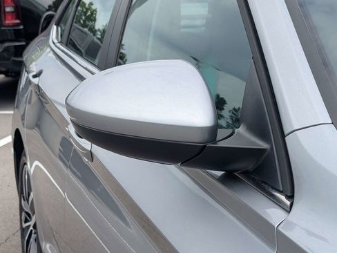 Used 2025 Volkswagen Jetta SE FWD image 11