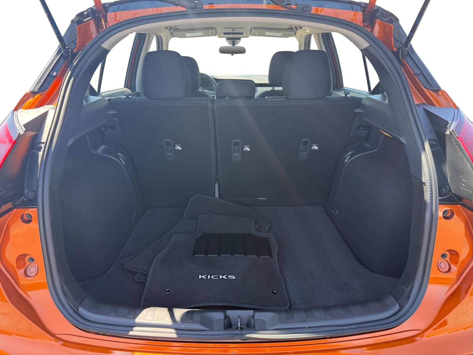 Used 2024 Nissan Kicks SV FWD image 17
