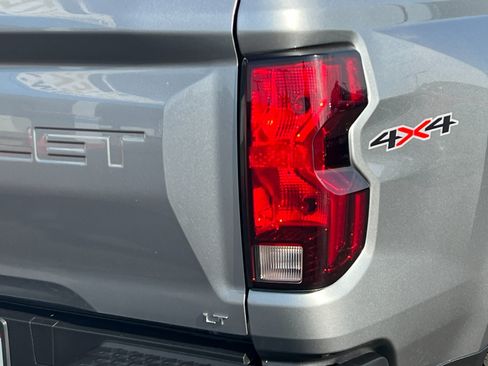 Used 2024 Chevrolet Colorado LT AWD/4WD image 27