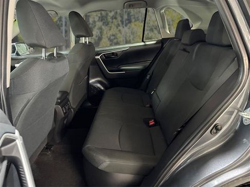 Used 2020 Toyota RAV4 LE AWD/4WD image 10