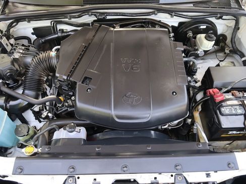 Used 2015 Toyota Tacoma 4x4 Double Cab w/ TRD Sport Package image 28