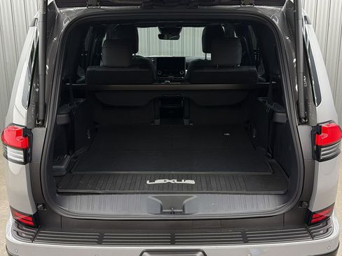 Used 2025 Lexus GX 550 w/ Accessory Package (2T) image 17