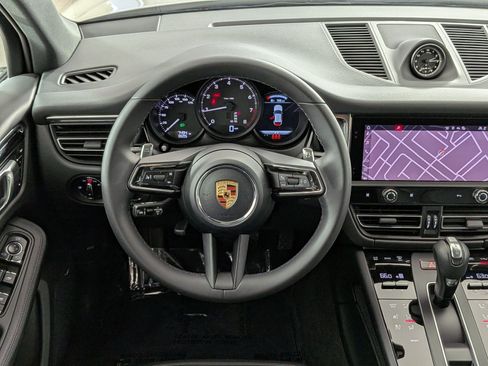 Certified 2025 Porsche Macan AWD/4WD image 21