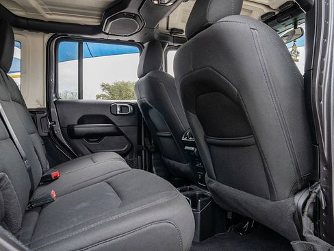 Used 2020 Jeep Wrangler Unlimited Sahara image 22