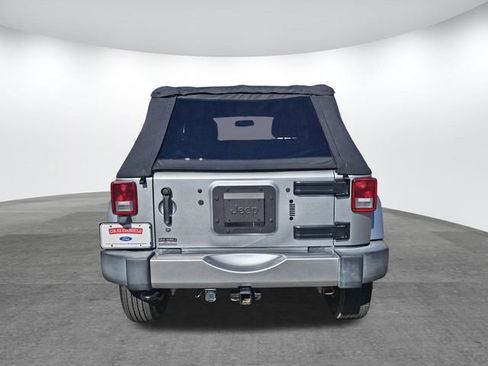 Used 2016 Jeep Wrangler Unlimited Sahara w/ Connectivity Group image 5