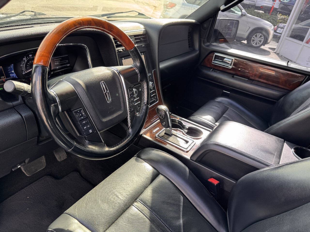 Used 2017 Lincoln Navigator Select RWD image 32