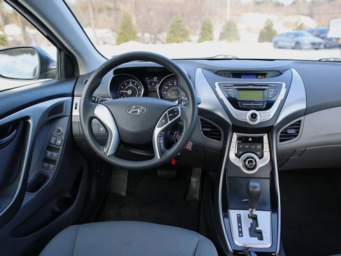 Used 2011 Hyundai Elantra GLS image 9