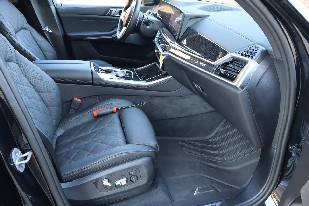 Used 2026 BMW X5 xDrive40i w/ M Sport Package AWD/4WD image 17