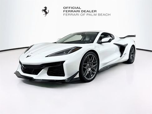 Used 2024 Chevrolet Corvette Z06 w/ Z07 Performance Package RWD image 3