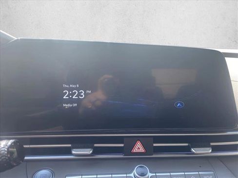 Certified 2025 Hyundai Elantra SEL image 12