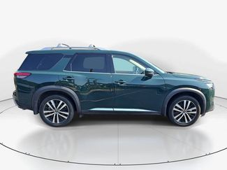 Used 2025 Nissan Pathfinder Platinum FWD video 2