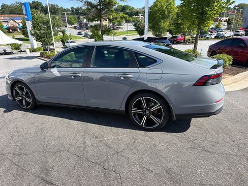 Used 2024 Honda Accord Sport image 9