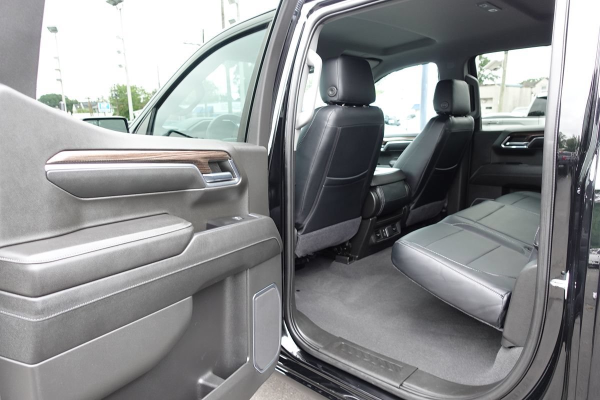 Used 2023 Chevrolet Silverado 1500 LT AWD/4WD image 18