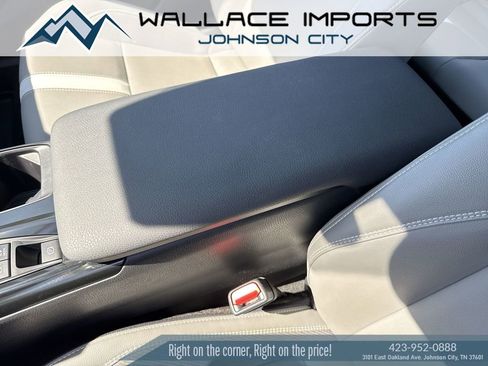 Used 2025 Toyota Camry SE w/ Convenience Package FWD image 20