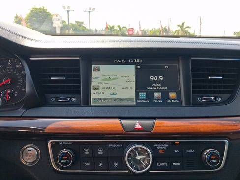 Used 2017 Kia Cadenza Technology FWD image 18