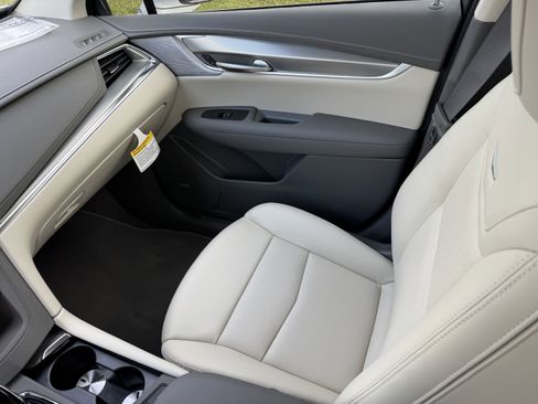 New 2025 Cadillac XT5 Premium Luxury image 17