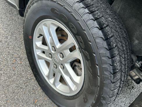 Used 2023 Jeep Grand Cherokee Laredo w/ Luxury Tech Group I image 20