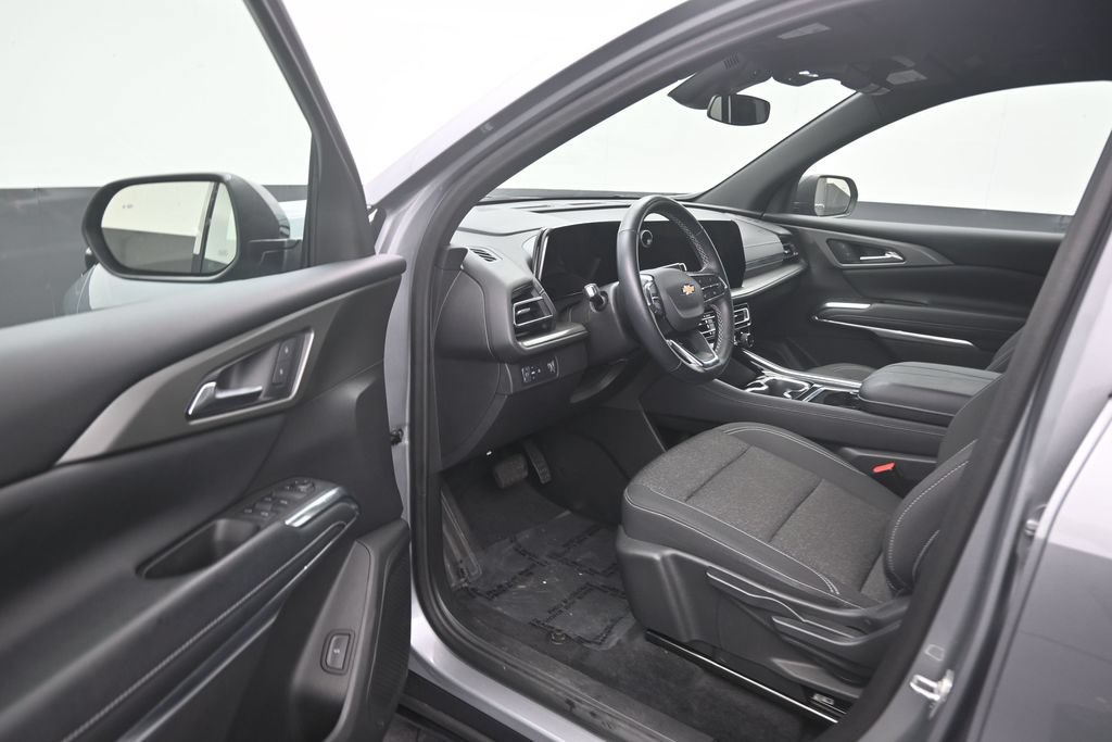 Used 2024 Chevrolet Traverse LS FWD image 10