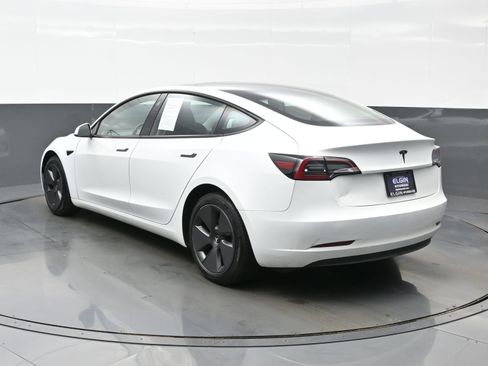 Used 2023 Tesla Model 3 Standard Range image 4