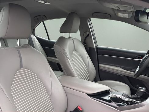 Used 2018 Toyota Camry SE w/ Convenience Package image 21