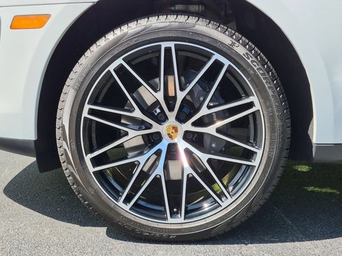 Certified 2026 Porsche Macan AWD/4WD image 36