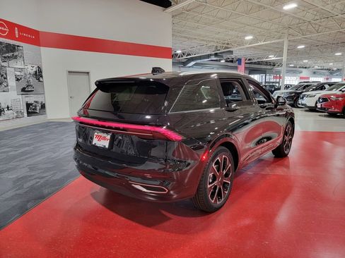 New 2026 Lincoln Nautilus Reserve image 4