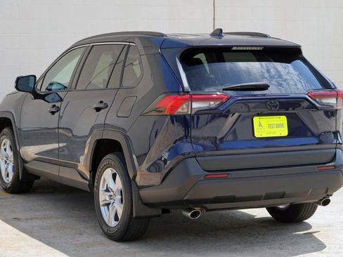 Used 2021 Toyota RAV4 XLE w/ Convenience Package FWD image 46