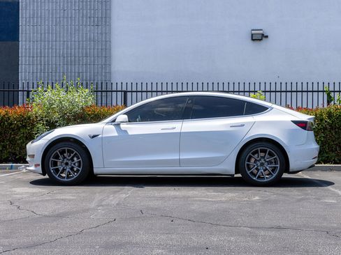 Used 2020 Tesla Model 3 Standard Range Plus RWD image 4